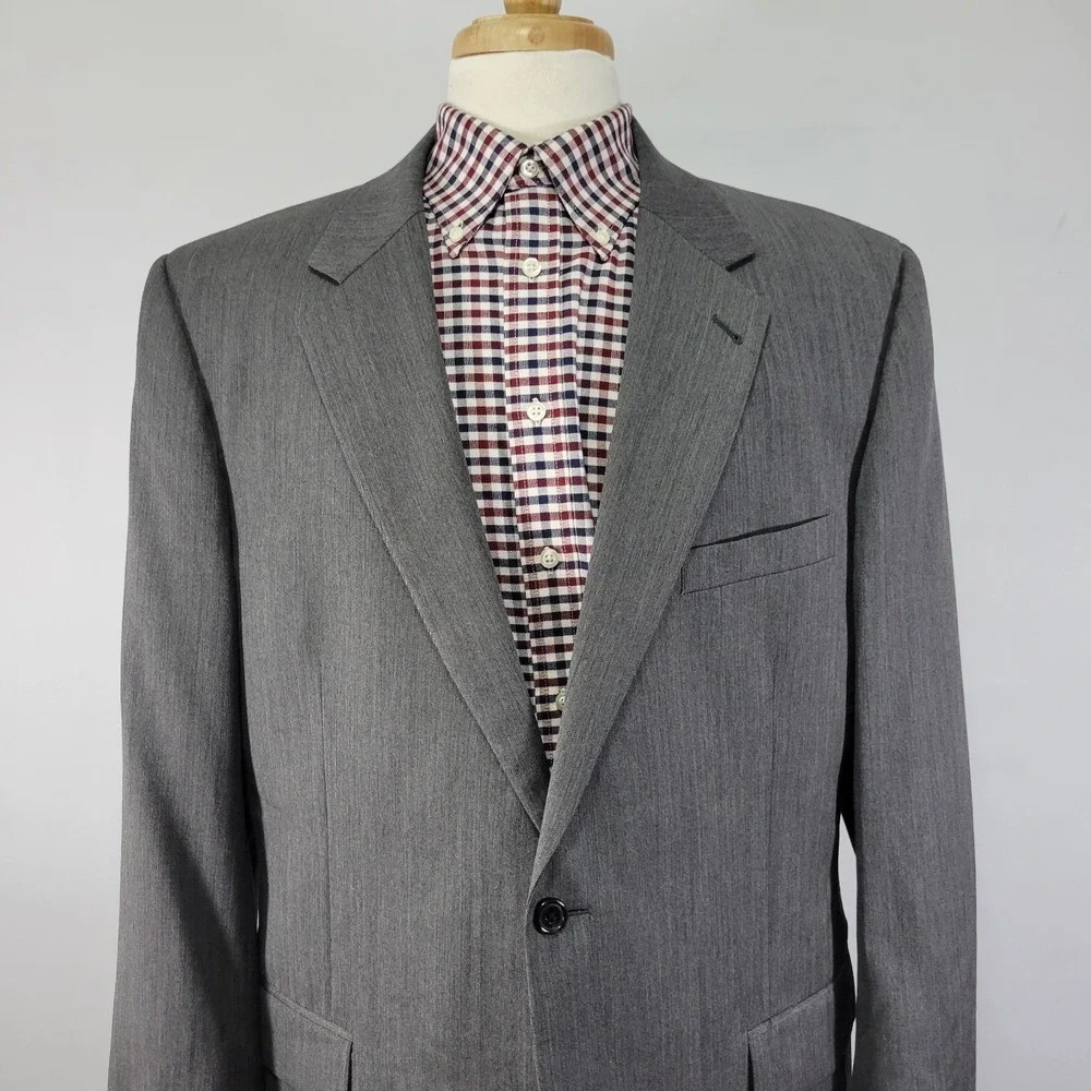 JOS A BANK Signature Mens Sport Coat Blazer Two Button Gray herringbone Wool 46R